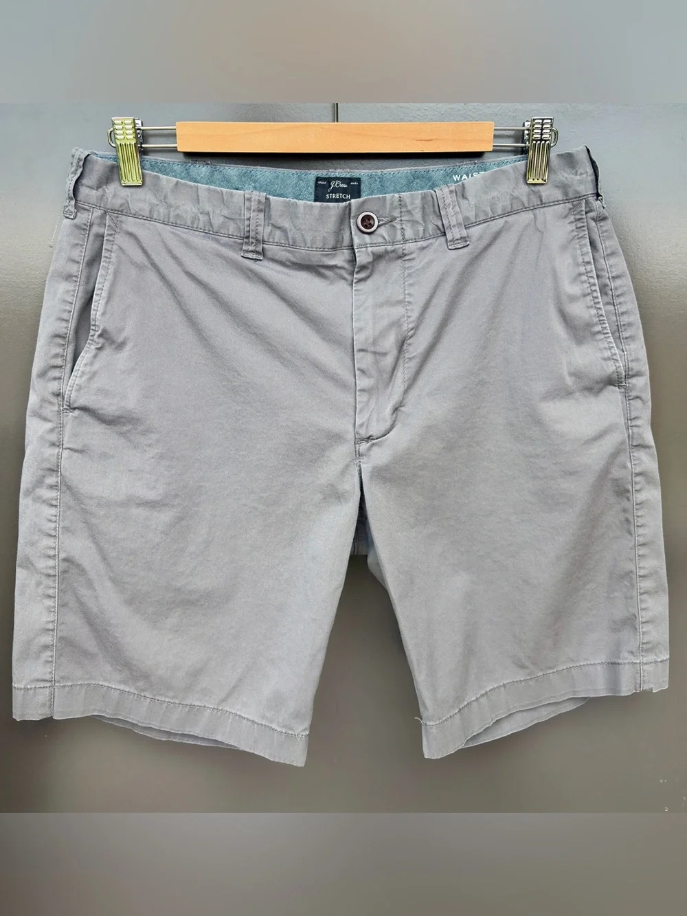J. Crew Men's Stretch Chino Shorts in Spokane Grey (32 waist, 9” inseam)